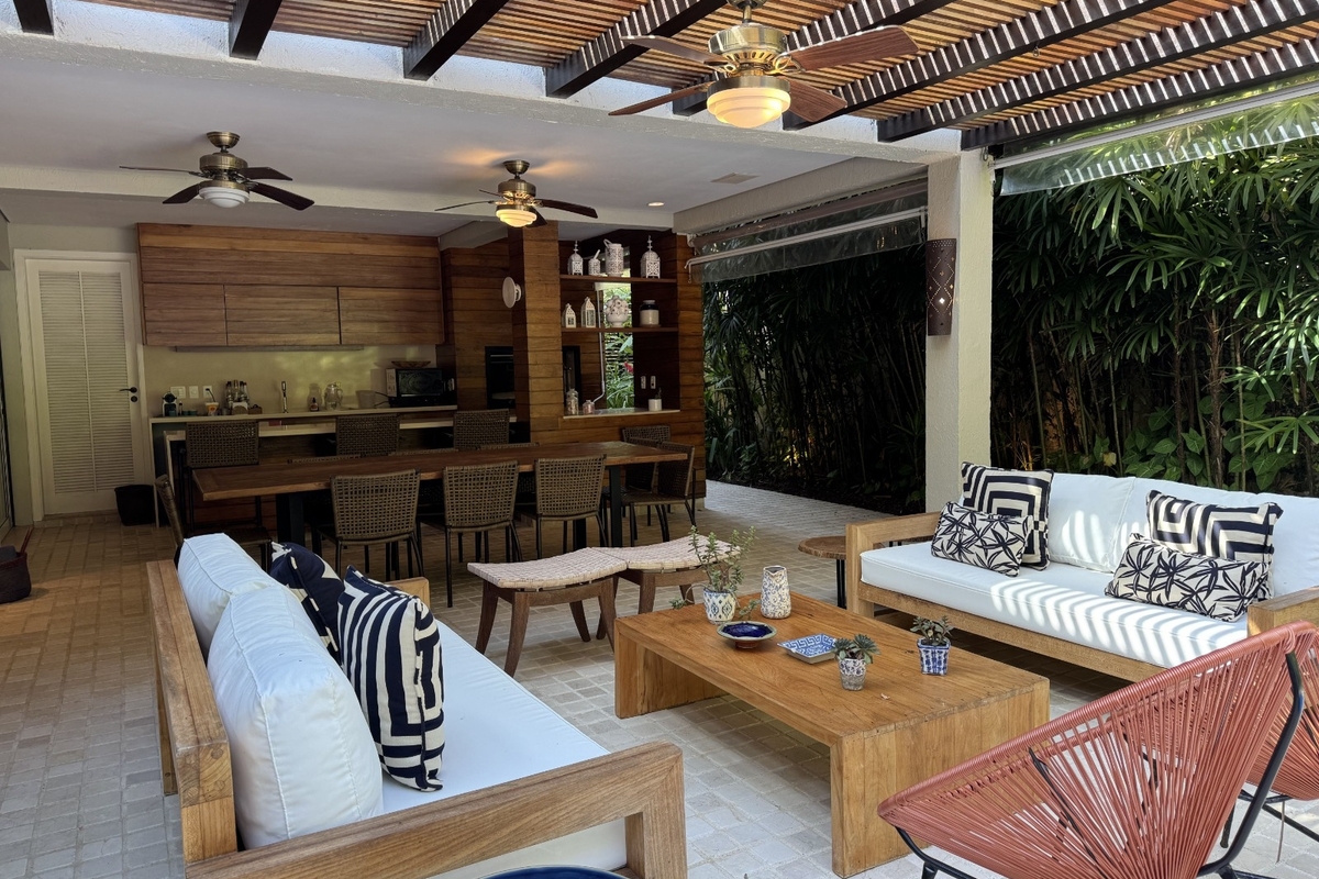 Praia da Baleia - Condomínio Fechado